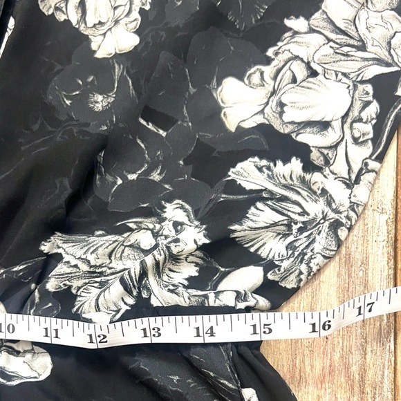 Rose & Olive, Floral Long-Sleeve Romper,Lined,Excellent Condition – Size M - Picture 7 of 9